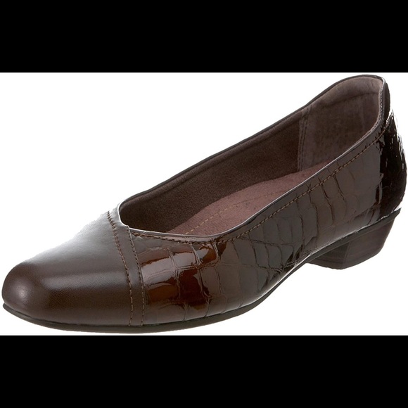 Clarks Women’s Caswell Eternity Leather Pump - Picture 2 of 12